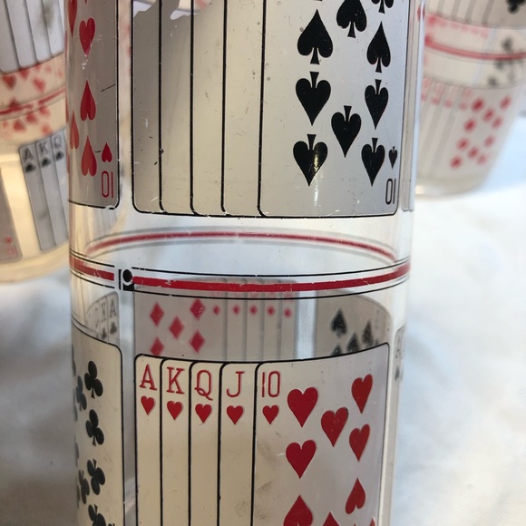 6 Plastic Playing Card Poker Cups we’ll used - Picture 4 of 14